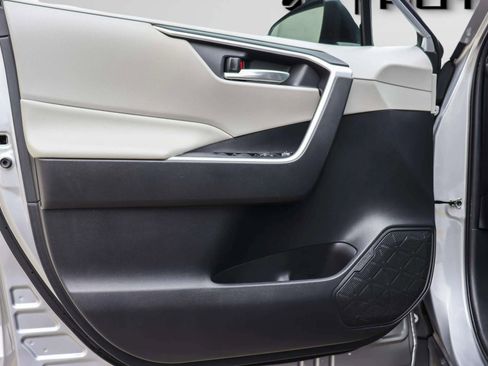 Used 2019 Toyota RAV4 XLE image 14