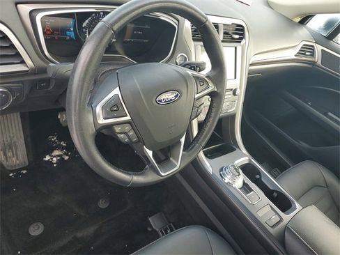 Used 2018 Ford Fusion SE w/ Fusion SE Technology Package image 12