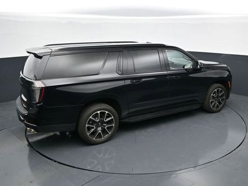 Used 2025 Chevrolet Suburban RST w/ Comfort Package AWD/4WD image 30