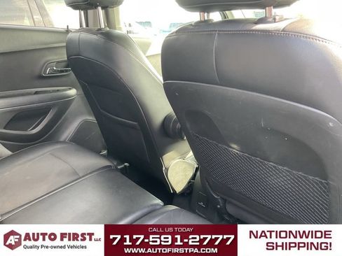 Used 2018 Chevrolet Trax LT w/ LT Convenience Package AWD/4WD image 14