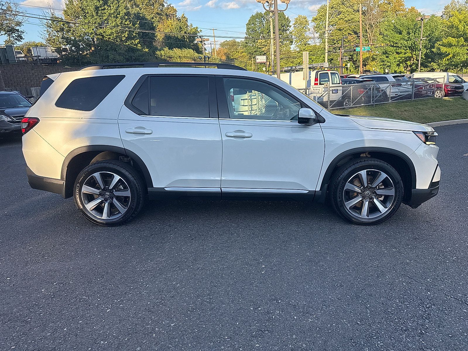 Used 2023 Honda Pilot Elite image 4