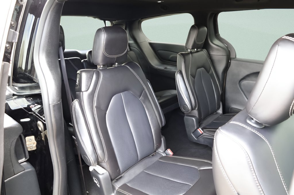 Used 2025 Chrysler Pacifica Select FWD image 27