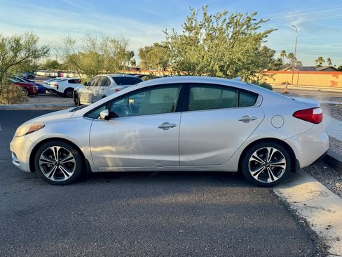 Used 2015 Kia Forte EX w/ UVO Package W/17" Alloys image 6