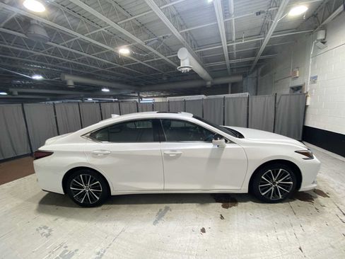 Used 2024 Lexus ES 350 w/ Premium Package FWD image 27