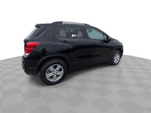 Used 2022 Chevrolet Trax LT w/ LT Convenience Package AWD/4WD image 2