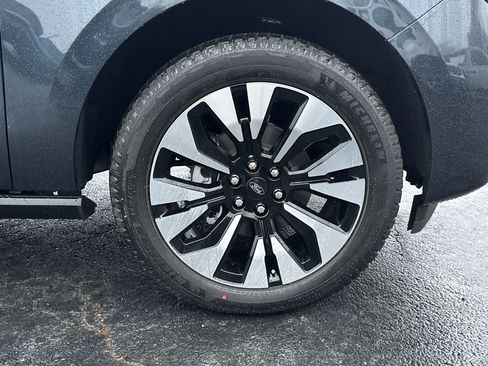 New 2025 Ford Expedition Platinum w/ Driver's Package image 13