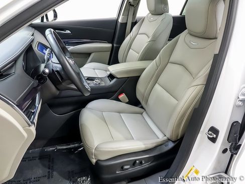 Certified 2023 Cadillac XT4 Luxury w/ Cold Weather Package image 9