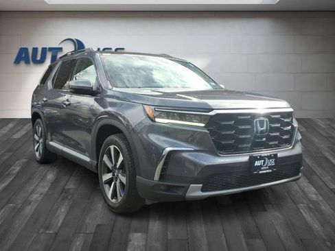 Used 2023 Honda Pilot Touring image 1