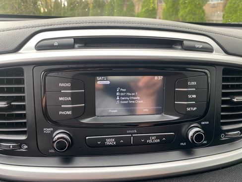 Used 2017 Kia Sorento LX image 13