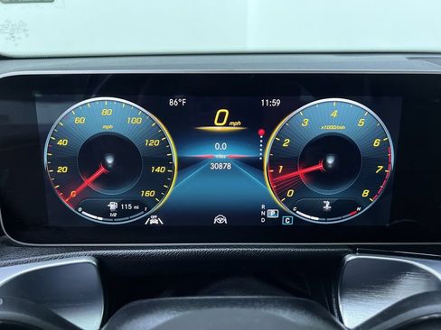 Used 2021 Mercedes-Benz GLB 250 4MATIC image 17