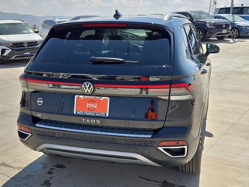 Used 2025 Volkswagen Taos SE FWD image 10