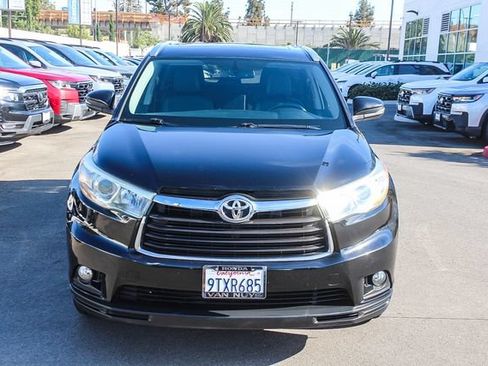 Used 2015 Toyota Highlander XLE FWD image 2