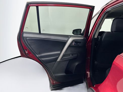 Used 2018 Toyota RAV4 XLE image 26