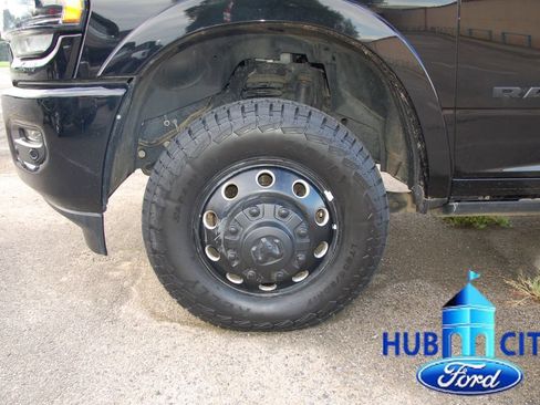 Used 2024 RAM 3500 Limited AWD/4WD image 9
