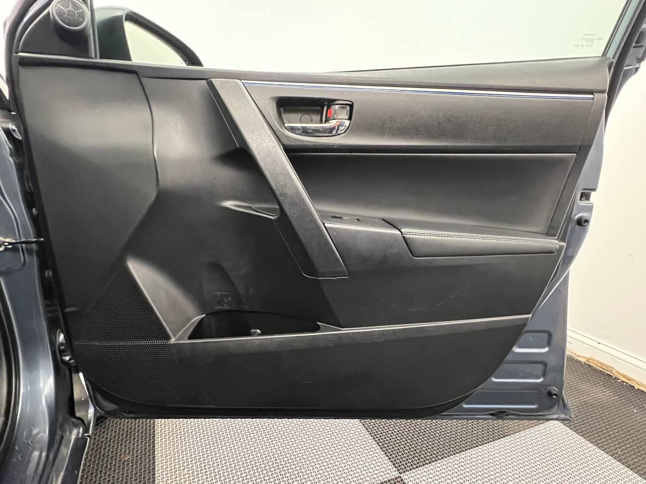 Used 2016 Toyota Corolla S Premium FWD image 11