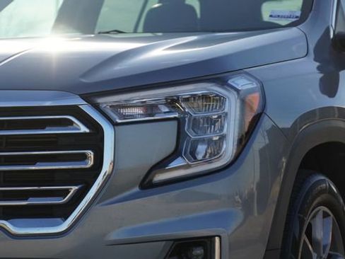 Used 2024 GMC Terrain SLT image 4