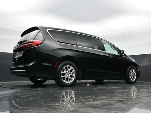 Used 2024 Chrysler Pacifica Touring-L FWD image 38