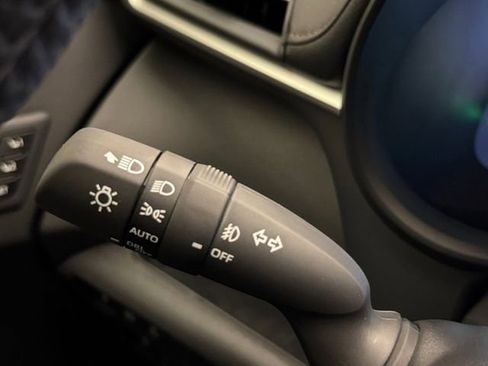 Used 2025 Toyota Sienna Limited image 27