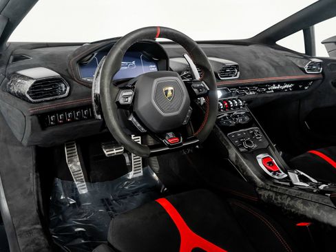 Used 2018 Lamborghini Huracan Performante image 2