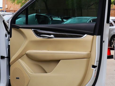 Used 2019 Cadillac XT5 FWD image 30