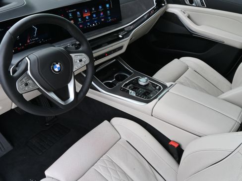 Certified 2025 BMW X7 xDrive40i w/ Executive Package image 15