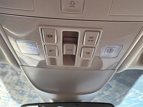 Used 2023 Volkswagen Taos SEL AWD/4WD image 25