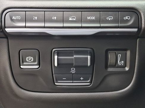 Certified 2024 Cadillac Escalade Premium Luxury w/ Performance Package AWD/4WD image 24