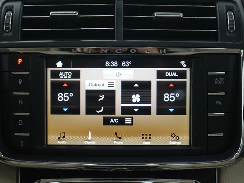 Used 2017 Lincoln Continental Select w/ Climate Package image 16