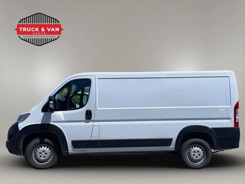 Used 2025 RAM ProMaster 2500 w/ Convenience Group FWD image 3