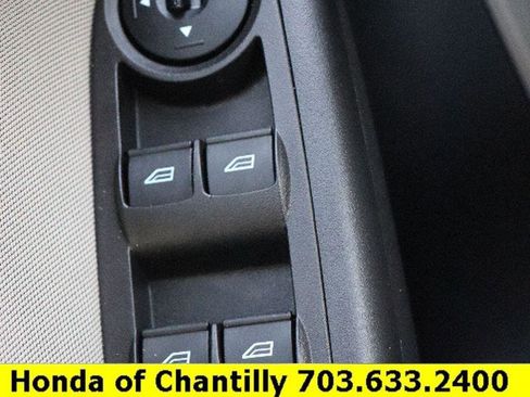 Used 2018 Ford Focus SE w/ SE Appearance Package image 21