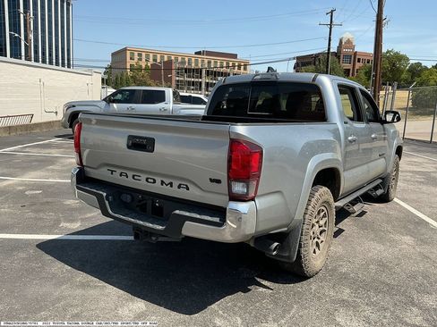 Used 2022 Toyota Tacoma SR5 RWD image 4