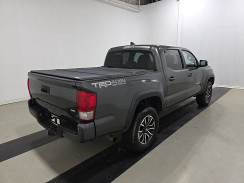 Used 2017 Toyota Tacoma TRD Off-Road w/ Premium & Technology Package image 3