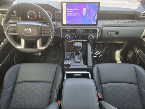 Used 2025 Toyota Tacoma Limited AWD/4WD image 2