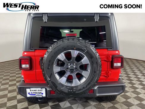 Used 2022 Jeep Wrangler Unlimited Sahara w/ Cold Weather Group AWD/4WD image 17