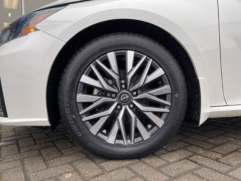 Used 2023 Nissan Altima 2.5 SV image 11