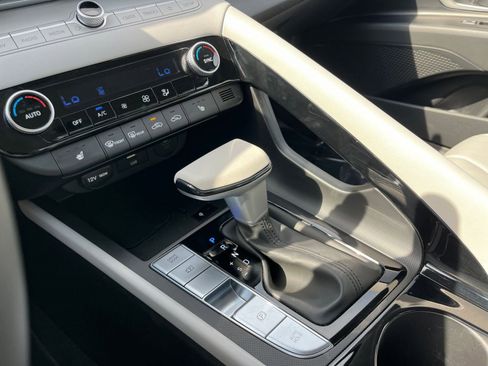 Used 2025 Hyundai Elantra Limited image 43