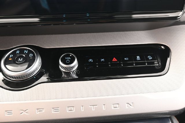 Used 2025 Ford Expedition Active AWD/4WD image 26
