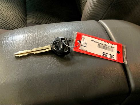 Used 2003 Toyota RAV4 2WD image 12