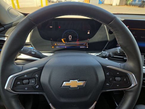 Used 2024 Chevrolet Trax LT w/ Driver Confidence Package FWD image 4