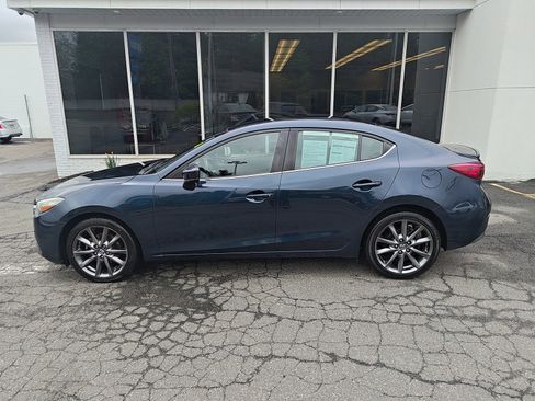 Used 2018 MAZDA MAZDA3 Touring FWD image 3