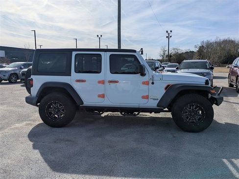 Used 2018 Jeep Wrangler Unlimited Sport image 2
