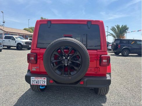 Used 2022 Jeep Wrangler Unlimited Sahara w/ Cold Weather Group AWD/4WD image 5