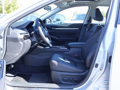 New 2025 Nissan Altima 2.5 SR image 7