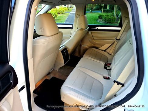 Used 2011 Volkswagen Touareg Sport image 40
