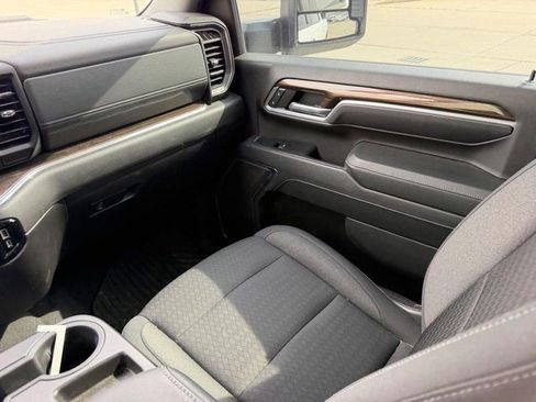 Used 2024 Chevrolet Silverado 2500 LT w/ Convenience Package image 14