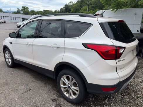Used 2019 Ford Escape SEL FWD image 2
