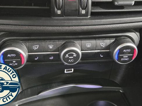 Used 2019 Alfa Romeo Giulia AWD image 16