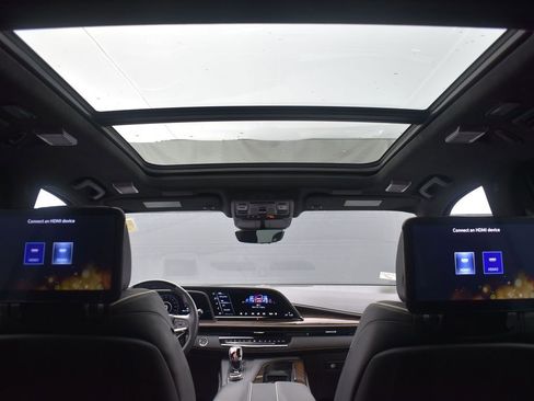 Certified 2023 Cadillac Escalade ESV Sport Platinum w/ LPO, ONYX Package image 31