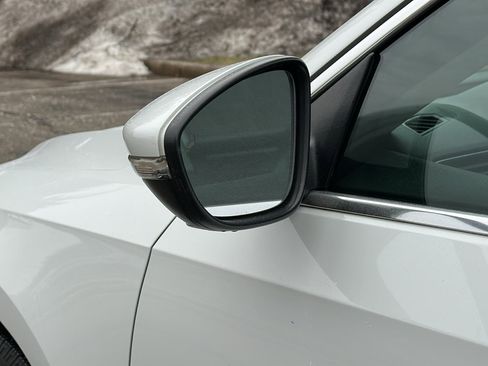 Used 2018 Volkswagen Passat 2.0T SEL Premium image 11