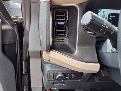 Used 2022 Ford Bronco Wildtrak AWD/4WD image 17